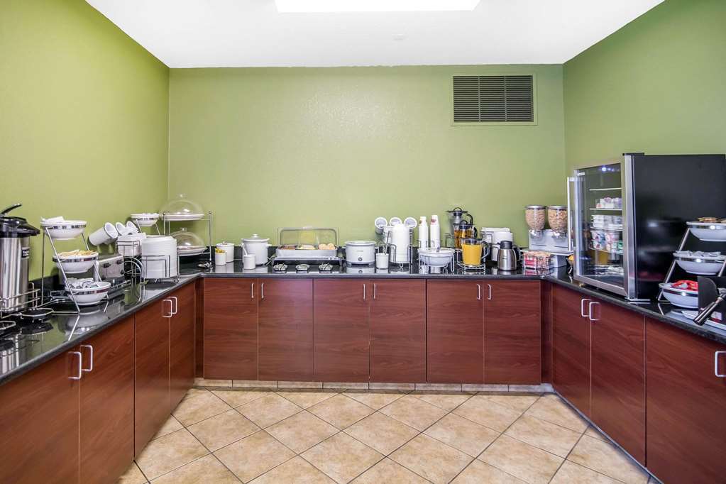 Quality Inn Parsons North Restaurant bilde