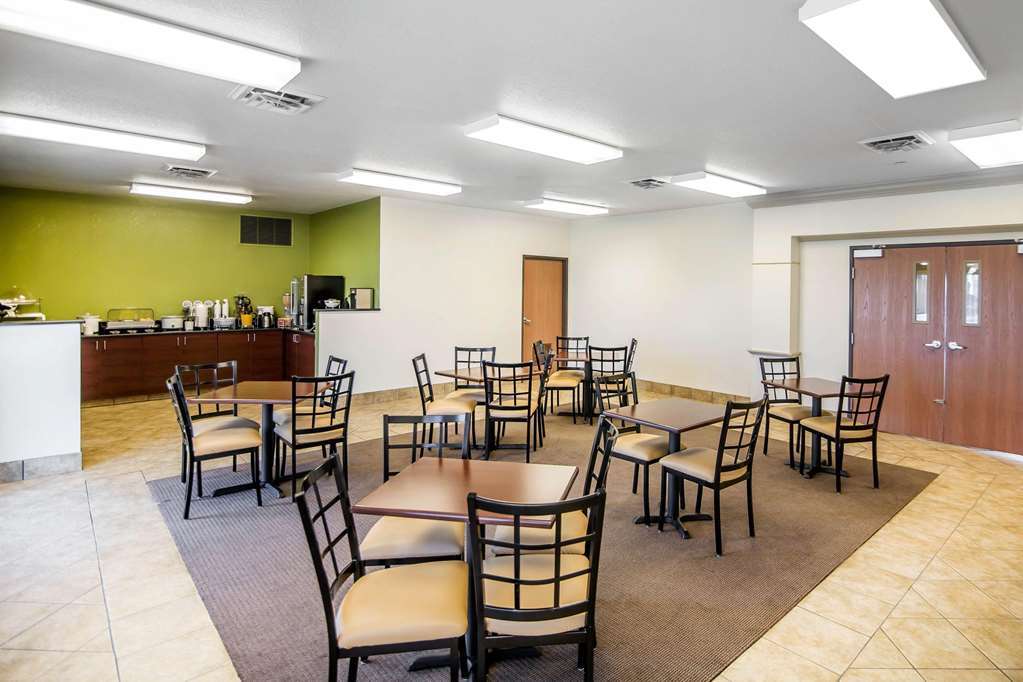 Quality Inn Parsons North Restaurant bilde