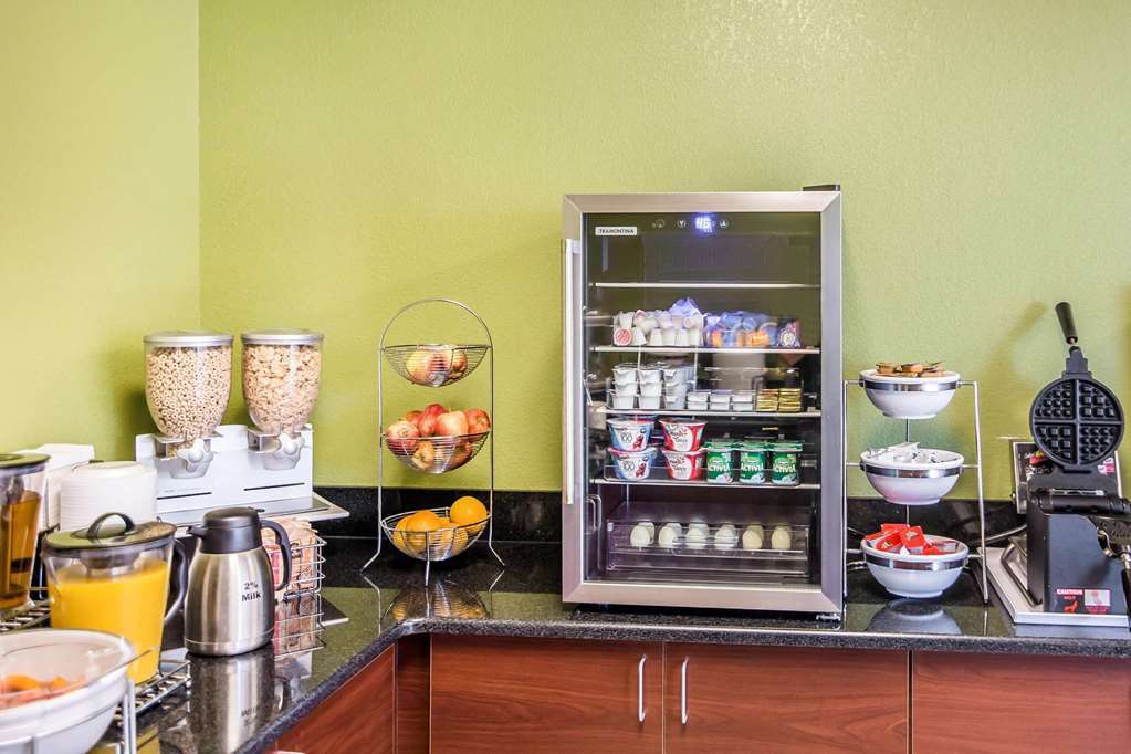 Quality Inn Parsons North Restaurant bilde