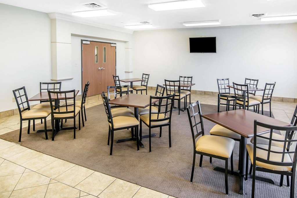 Quality Inn Parsons North Restaurant bilde